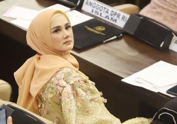  Makin Moncer Usai Jadi Anggota DPR RI, Mulan Jameela Kepergok Dinner Mewah Bareng Dubes Korea Selatan, Tampil Cantik Kenakan Batik Mewah serta Hijab Serba Hitam nan Anggun