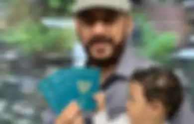 Cuma Tahu Ayahnya Masih Sakit, Putra Syekh Ali Jaber yang Masih Balita Pertanyakan Keberadaan Sang Ulama: Sebentar Lagi Pulang