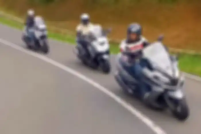 Adu irit bensin tiga varian motor matic 250 cc.