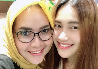 Intip Penampilan Rumahan Ayu Ting Ting yang Terbuka Saat Lagi Berjemur, Diunggah Sang Ibu di Medsos Hingga Tuai Komentar Pedas Netizen