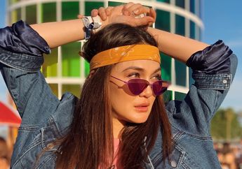 Santai di Pinggir Kolam Renang, Luna Maya Kepergok Pakai Sneakers Mewah Harga Fantastis