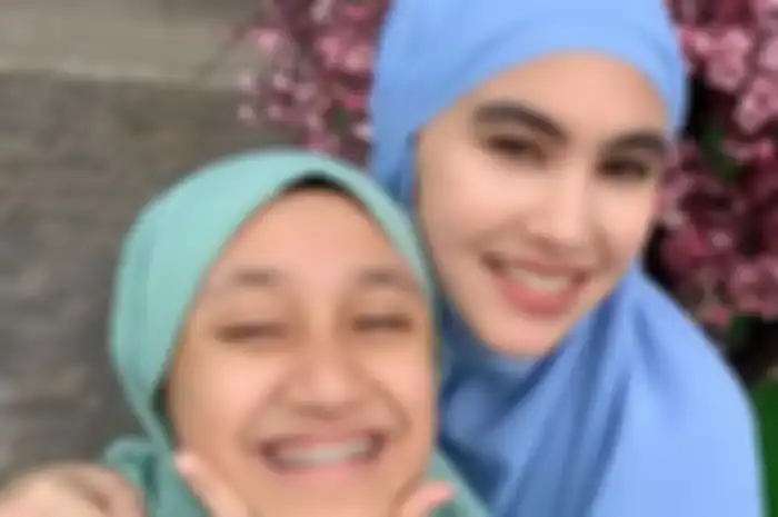 Kartika Putri bersama anak sambungnya, Syarifah Syahratu Salwa.