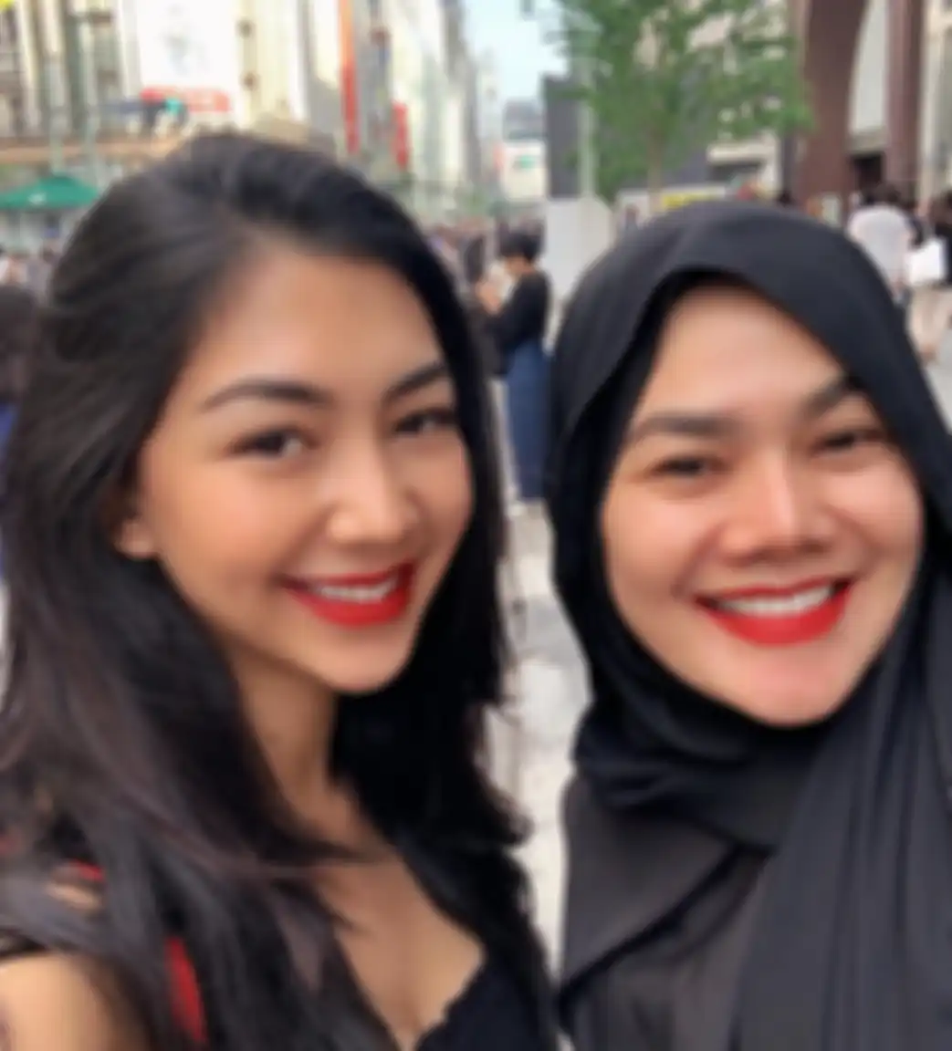 Sarita Abdul Mukti dan putri sulungnya