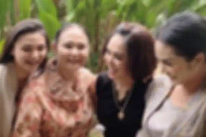 Putrinya gelontorkan jutaan demi perawatan wajah, ibunda KD justru hanya lakukan hal ini agar tetap awet muda