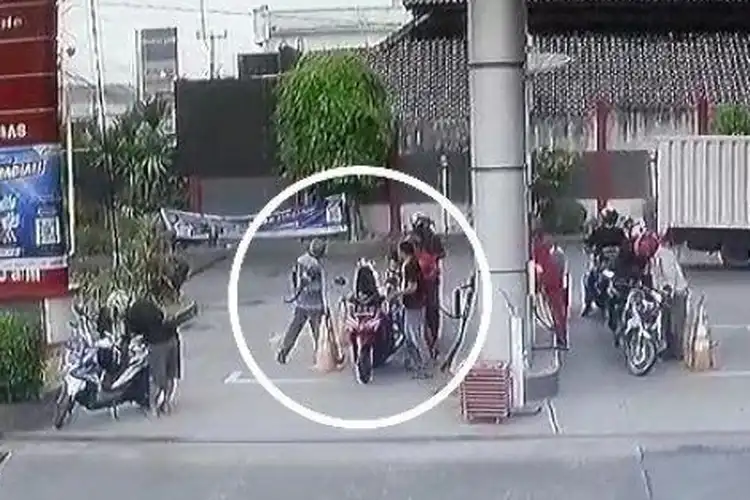 Viral Pria Cirebon Main Korek Api, Bikers Wajib Tahu Kebiasaan Ini Juga Picu Motor Terbakar Saat Isi Bensin di SPBU