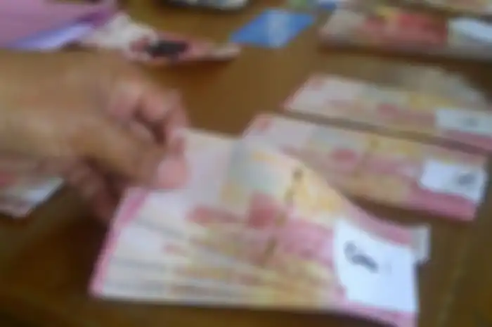 Cukup pakai KTP bantuan Rp 3,55 juta cair bulan ini, buruan daftar.
