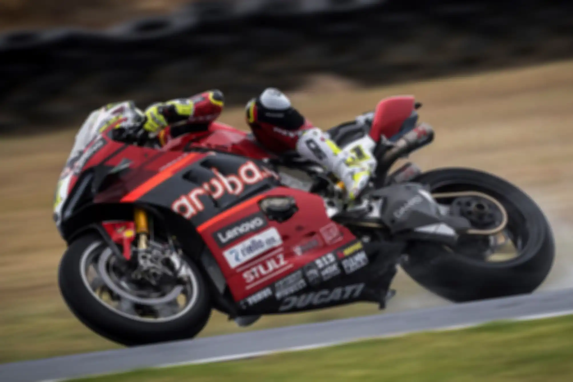 Alvaro Bautista dan Ducati Panigale V4R besutannya memang menggunakan busi NGK khusus yang memang hanya untuk satu tipe motor. 