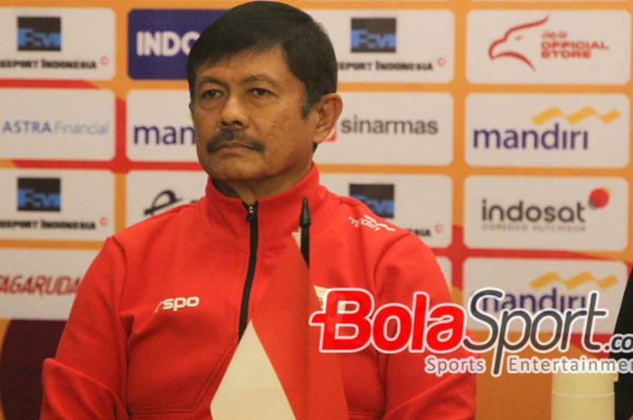 Pelatih Timnas U-19 Indonesia Indra Sjafri saat menghadiri sesi jumpa pers semifinal Piala ASEAN CUP U-19 2024 di hotel Wyndham, Surabaya, Jawa Timur, Jumat (26/7/2024) sore WIB