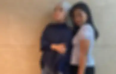 4 Gaya Kompak Pakai Sneakers Ala Anak Eko Patrio, Nayla Ayu dan Mama