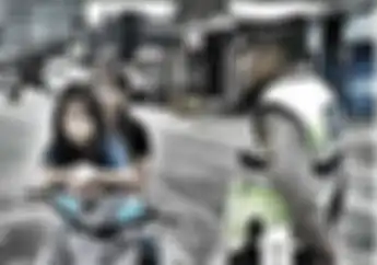 Ngakak! Begini Eksperesi Muka 2 ABG Cewek Tertangkap Polisi