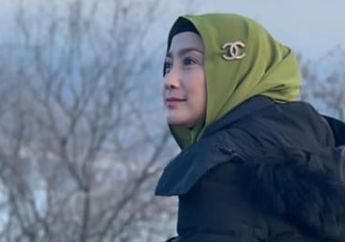 Bertakhta di Kursi Parlemen dengan Harta Kekayaan Senilai Rp 10 Miliar, Yuk Intip Teras Belakang Rumah Artis Desy Ratnasari yang Berhias Barang Imut Penyejuk Hati Ini