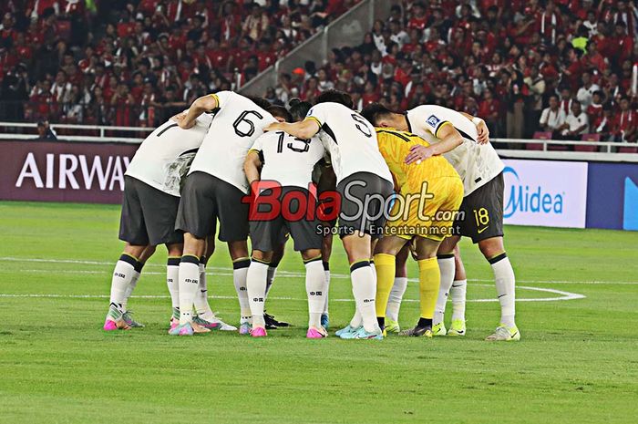 Timnas China sedang briefing jelang berlaga di Stadion Utama Gelora Bung Karno, Senayan, Jakarta, Kamis (5/6/2025).