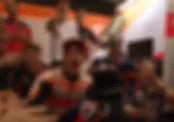 Heboh! Video Marc Marquez Rusak Tropi Juaranya Usai MotoGP Spanyol , Ada Apa Nih?