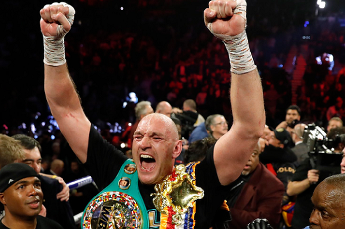 Petinju kelas berat, Tyson Fury, saat merayakan kemenangannya melawan Deontay Wilder dalam laga ulang di MGM Grand Arena, Las Vegas, Nevada, AS, Minggu (23/2/2020). 