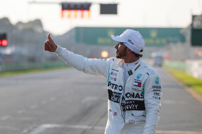 Eskpresi pembalap tim Mercedes F1, Lewis Hamilton 