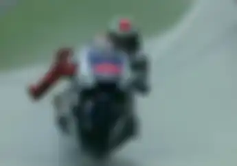 Ngilu Ih Lihat Video Kumpulan Deretan Pembalap MotoGP Nyaris Jatuh dari Motor