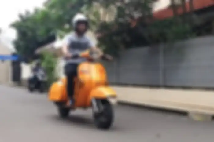 Vespa Elektrik buatan Pondok Kelapa pakai swing arm custom