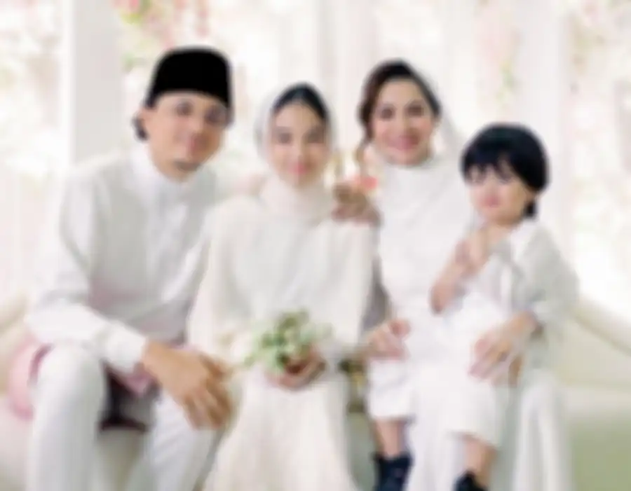 Potret Engku Emran, Noor Nabila, dan kedua anak masing-masing
