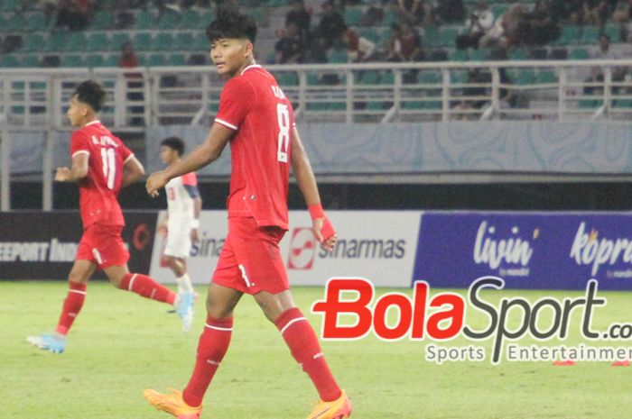 Penyerang Timnas U-19 Indonesia Arkhan Kaka saat berlaga di Stadion Gelora Bung Tomo, Surabaya, Jawa Timur, Rabu (17/7/2024) malam.