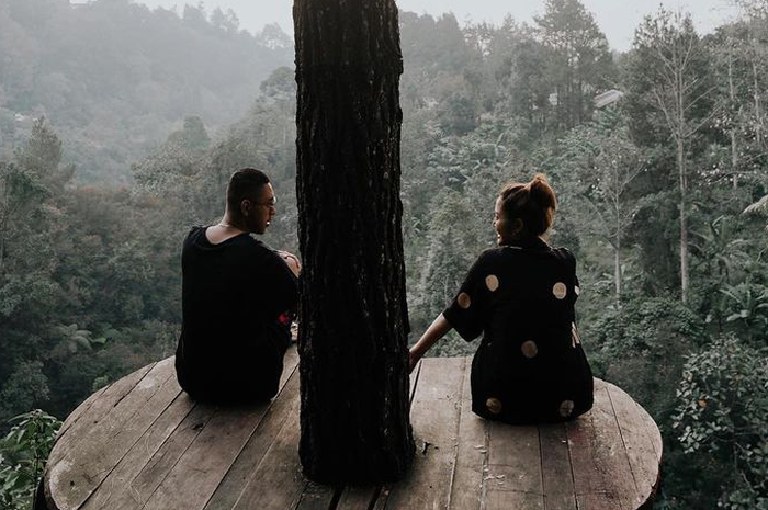 Siti Badriah dan Krisjiana Baharuddin