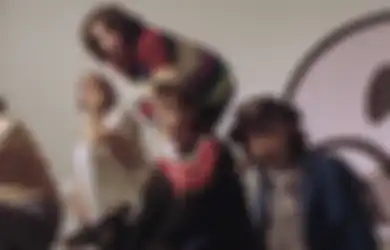 Ungkap Perasaan Campur Aduk Saat Tur, Swim Deep Rilis Video Klip 'Little Blue'