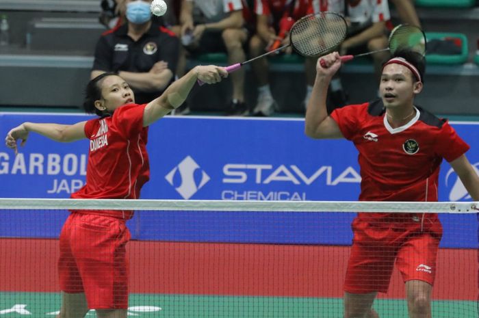 Aksi ganda campuran Indonesia, Rinov Rivaldy/Pitha Haningtyas Mentari pada babak perempat final SEA Games 2021, Jumat (20/5/2022) di Bac Giang Gymnasium, Hanoi, Vietnam.