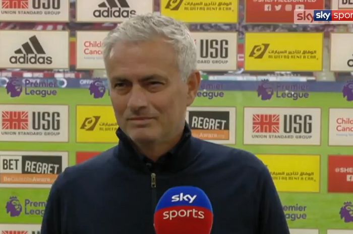 Pelatih Tottenham Hotspur, Jose Mourinho, menyebut wasit sembunyi di kantor usai timnya dibantai dalam laga Liga Inggris.