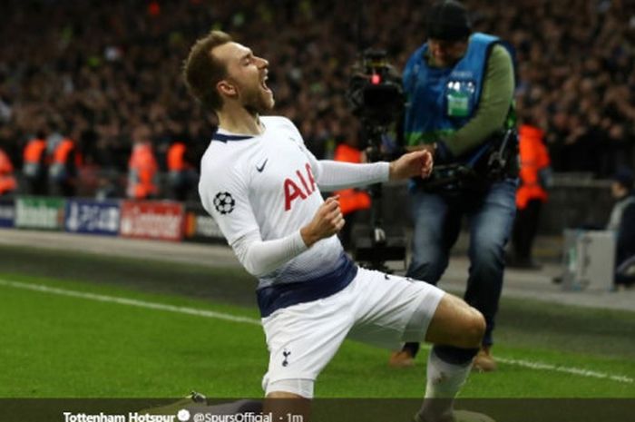 Gelandang Tottenham Hotspur, Christian Eriksen, merayakan golnya, dalam laga penyisihan Grup B Liga 