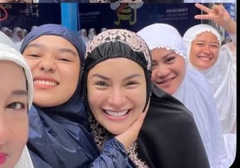 Sempat Dikabarkan Sakit, Nikita Mirzani Kini Ikut Salat Idul Fitri di Lapas, Potretnya Langsung Jadi Sorotan!