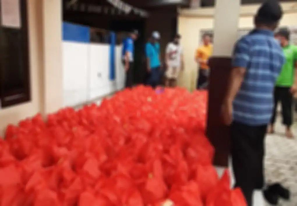 240 paket sembako yang akan dibagikan untuk para tukang sampah