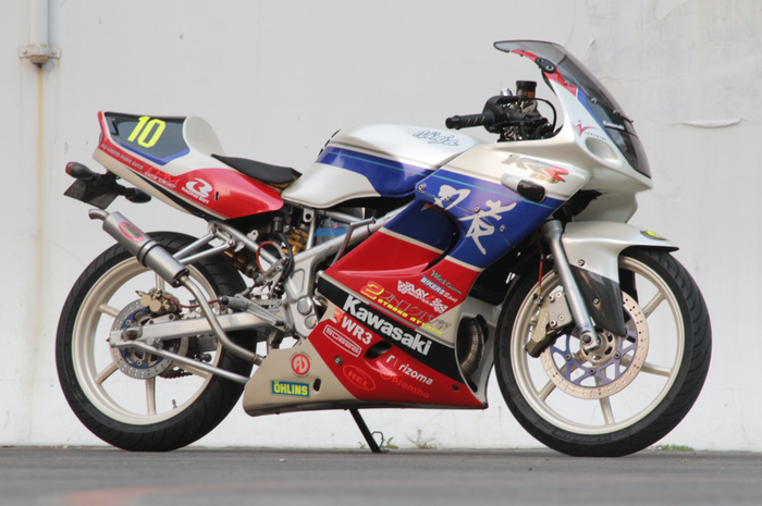 Kawasaki Ninja 150RR milik Wandy dari Graphic Factory 