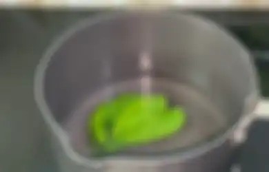 Efeknya Bikin Nggak Percaya, Air Rebusan Daun Sirih Jadi Kunci Wajah Cerah Bak Pewatan Mahal di Salon Kecatikan