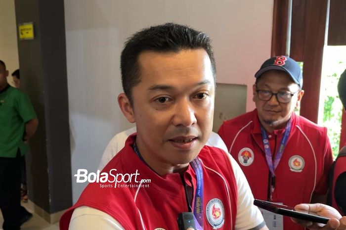 Wamenpora RI, Taufik Hidayat saat menemui wartawan di venue  Pencak Silat Pra Popnas 2024 Zona II dan III, di D'Wangsa Hotel Lor In, Surakarta, Minggu (17/11/2024).