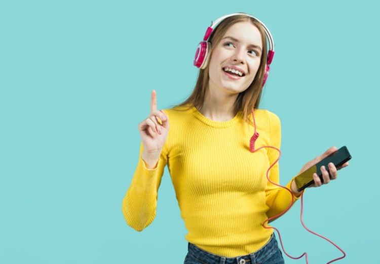 Rekomendasi Lagu yang Cocok Didengarkan Menjelang Pergantian Tahun