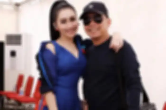 Ayu Ting Ting dan ayahnya, Ayah Rozak
