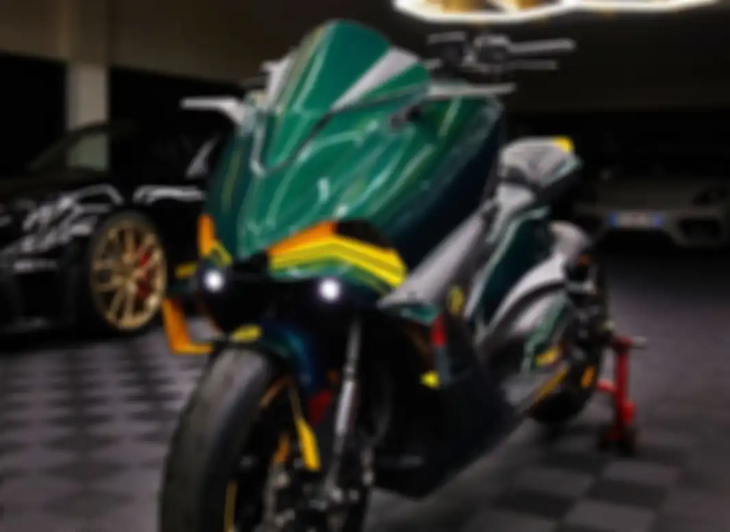Fairing dan lampu Yamaha TMAX 560 hasil modifikasi Ortolani Customs
