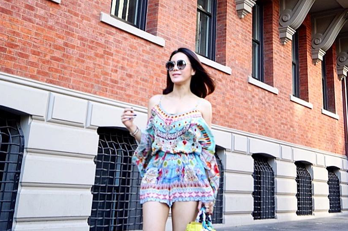 Gaya Colorful Vicky Zainal
