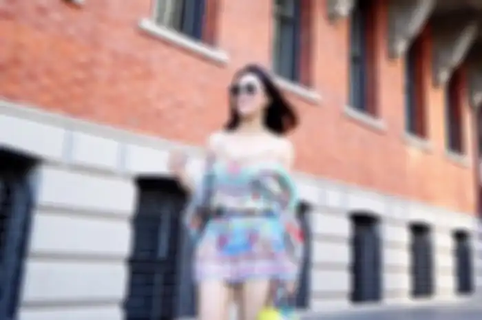 Gaya Colorful Vicky Zainal