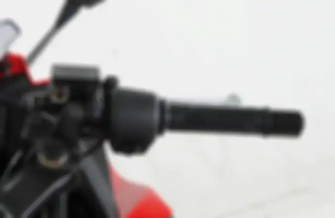 fitur Automatic Headlights On (AHO) yang membuat lampu otomatis menyala begitu motor dihidupkan tidak ada saklar lampu