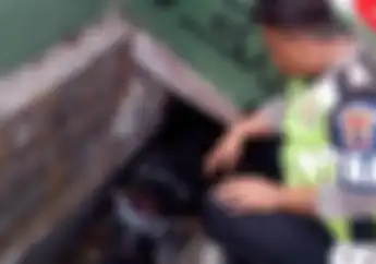 Pemotor Tewas Seketika, Honda Tiger Terperangkap di Selokan Sempit, Korban Sempat Oleng