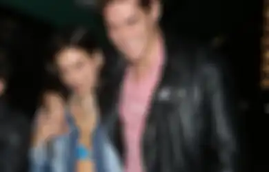 Kenalan Sama Isaac Carew, Pacar Baru Dua Lipa yang Ternyata Mantannya!