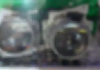 Jangan Takut Aki Tekor, Rame-rame Pasang Projector LED Mobil di Motor