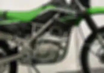 Bikin Melongo! Kawasaki KLX Ini Enggak Ada Aki-nya, Ada Dimana Ya?