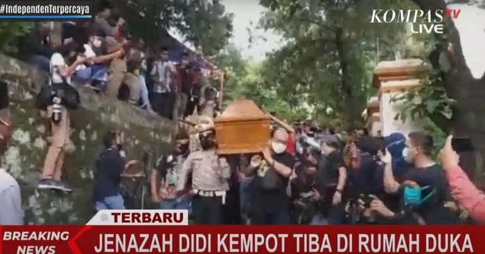 Jenazah Didi Kempot tiba di rumah duka, Ngawi Jawa Timur.