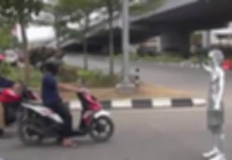 Sampai Bikin Penggunanya Kehilangan Salah Satu Organ Vital Tubuh, Inilah Bahaya Cat yang Disemprotkan pada Bayi yang Dijadikan Manusia Silver di Pamulang, Dampaknya Permanen!