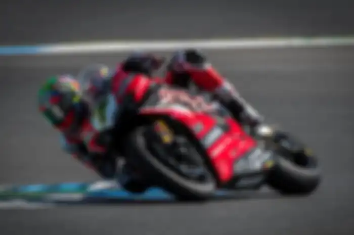 Chaz Davies beri kado perpisahan manis buat Ducati, sementara Jonathan Rea mengalami crash di Race 2 WSBK Essoril 2020