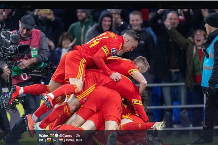 Selebrasi pemain Wales saat memastikan lolos ke putaran final Euro 2020 usai menang 2-0 atas Hungaria di Cardiff City Stadium, Selasa (19/11/2019) atau Rabu dini hari WIB. 