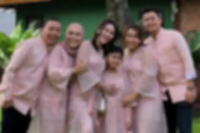 Potret keluarga Ayu Ting Ting