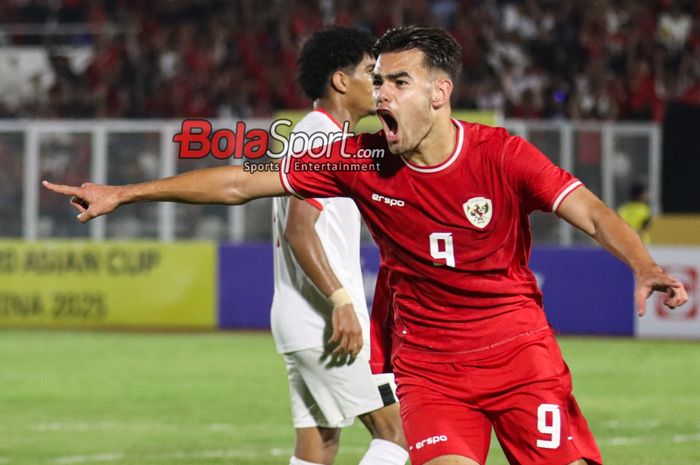 Jens Raven sedang melakukan selebrasi seusai mencetak gol dalam laga Kualifikasi Piala Asia U-20 2025 antara timnas U-20 Indonesia versus timnas U-20 Yaman di Stadion Madya, Senayan, Jakarta, Minggu (29/9/2024) malam.