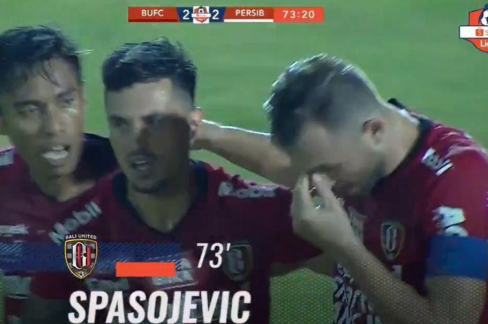 Striker Bali United, Ilija Spasojevic mendapatkan malam emosional saat Bali United menang 3-2 atas Persib Bandung di Stadion Kapten I Wayan Dipta, Kamis (28/11/2019)